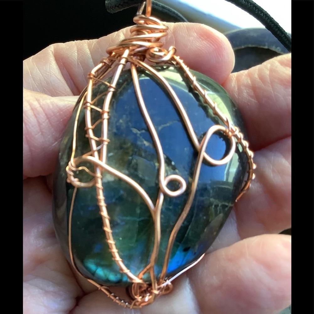 Labradorite Crystal Rope Neckline - Picture 2 of 10